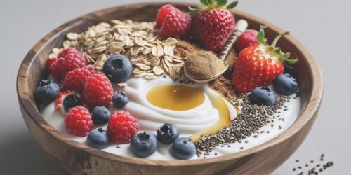 Greek-style yoghurt, oats and berries